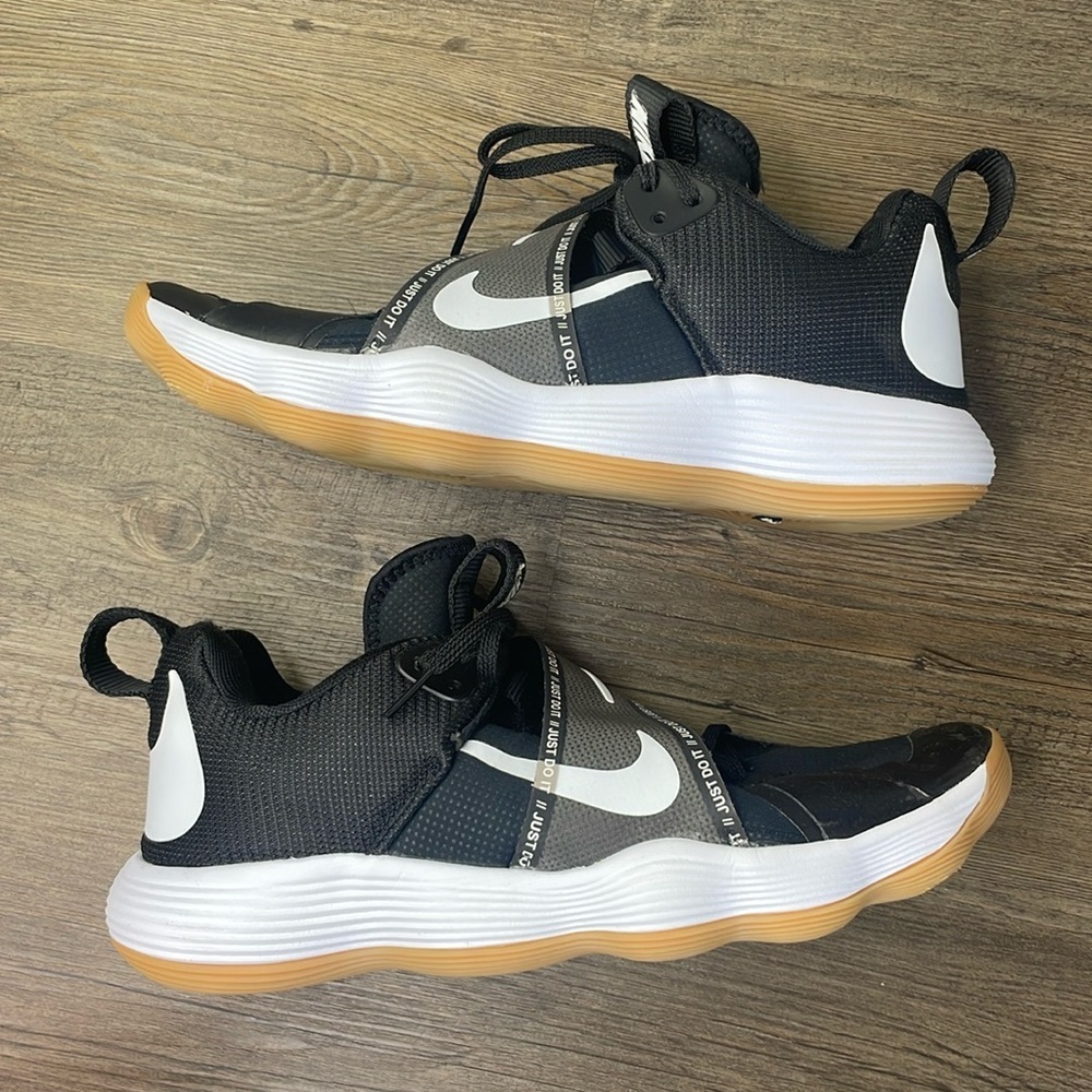 Nike Women’s React HyperSet Indoor Court Shoes, Volleyball, size 11.5
